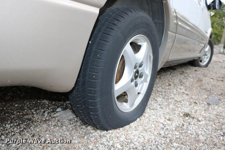 image for item DD0058 1999 Pontiac Montana van