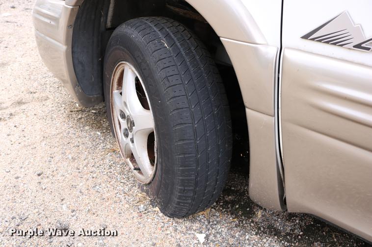 image for item DD0058 1999 Pontiac Montana van