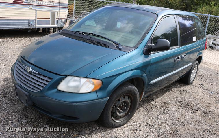 image for item DD0060 2002 Chrysler Voyager van