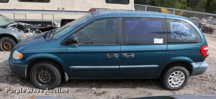 image for item DD0060 2002 Chrysler Voyager van