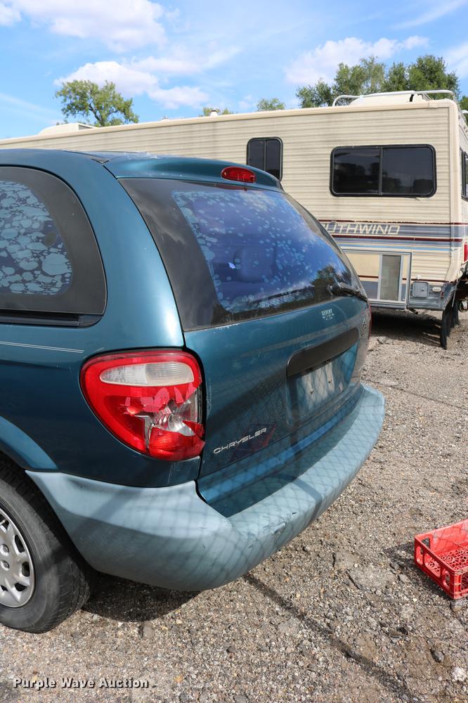 image for item DD0060 2002 Chrysler Voyager van