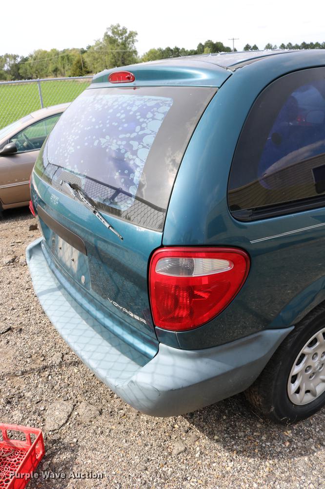 image for item DD0060 2002 Chrysler Voyager van