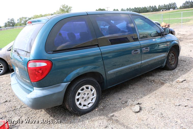 image for item DD0060 2002 Chrysler Voyager van