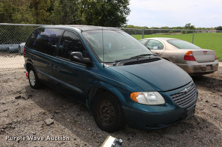 image for item DD0060 2002 Chrysler Voyager van