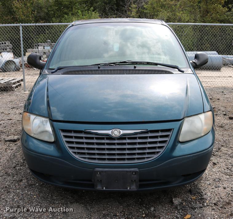 image for item DD0060 2002 Chrysler Voyager van