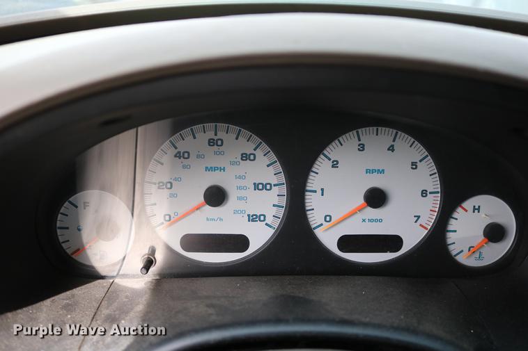 image for item DD0060 2002 Chrysler Voyager van