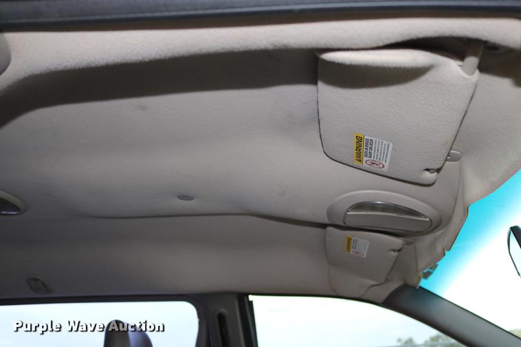 image for item DD0060 2002 Chrysler Voyager van