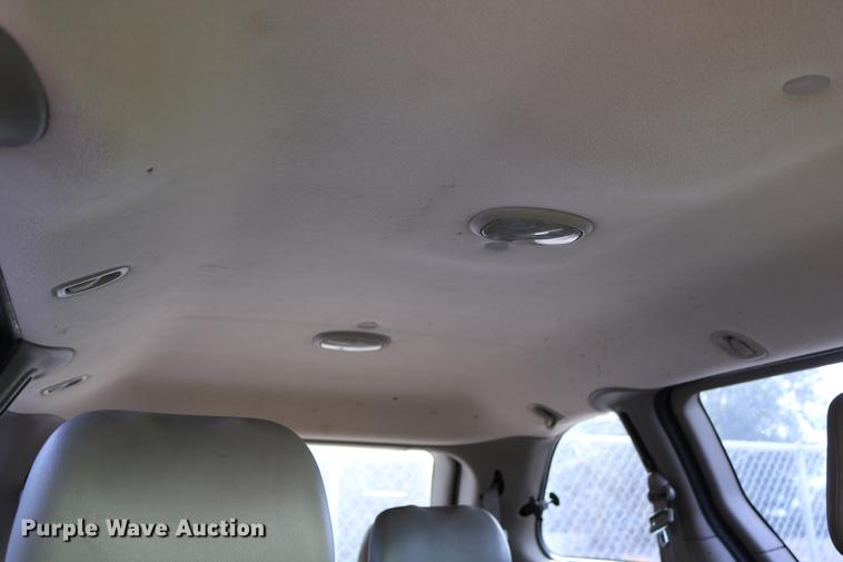 image for item DD0060 2002 Chrysler Voyager van