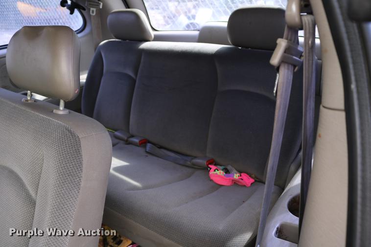 image for item DD0060 2002 Chrysler Voyager van