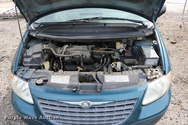 image for item DD0060 2002 Chrysler Voyager van