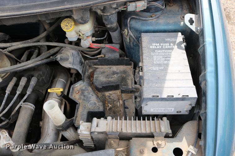 image for item DD0060 2002 Chrysler Voyager van