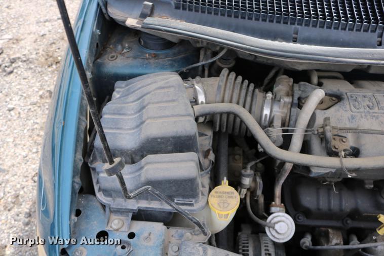 image for item DD0060 2002 Chrysler Voyager van