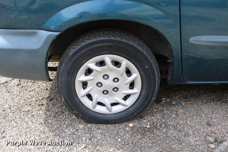 image for item DD0060 2002 Chrysler Voyager van