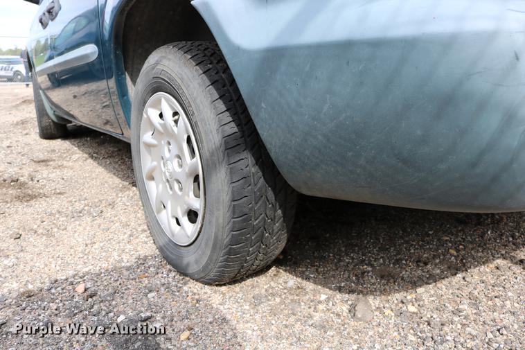 image for item DD0060 2002 Chrysler Voyager van