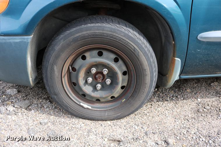 image for item DD0060 2002 Chrysler Voyager van