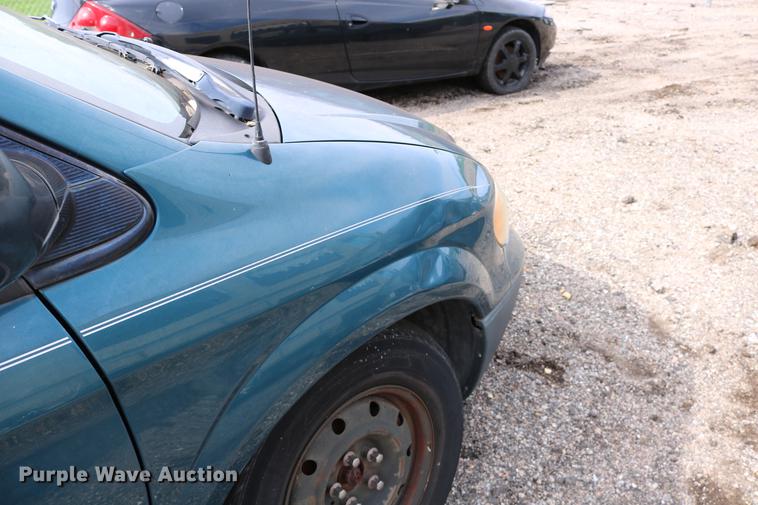 image for item DD0060 2002 Chrysler Voyager van