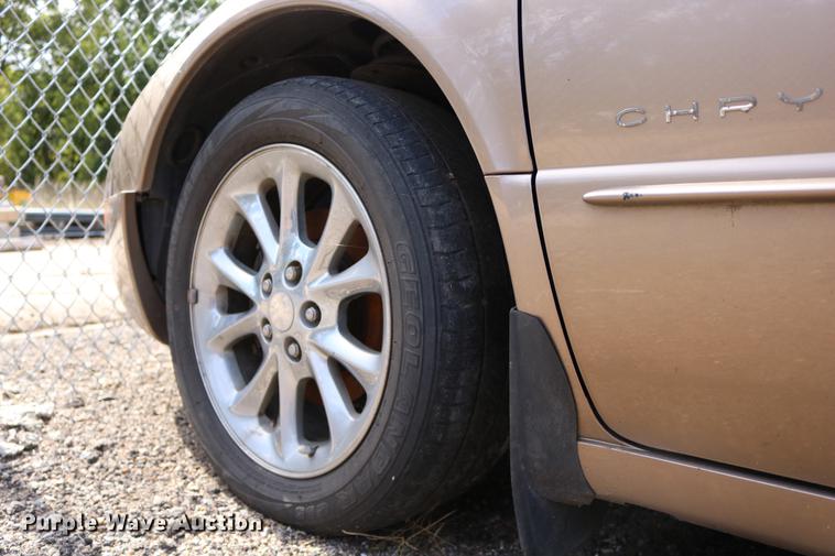 image for item DD0061 1999 Chrysler 300M