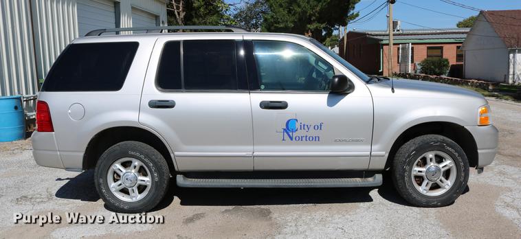 image for item DD0065 2004 Ford Explorer SUV