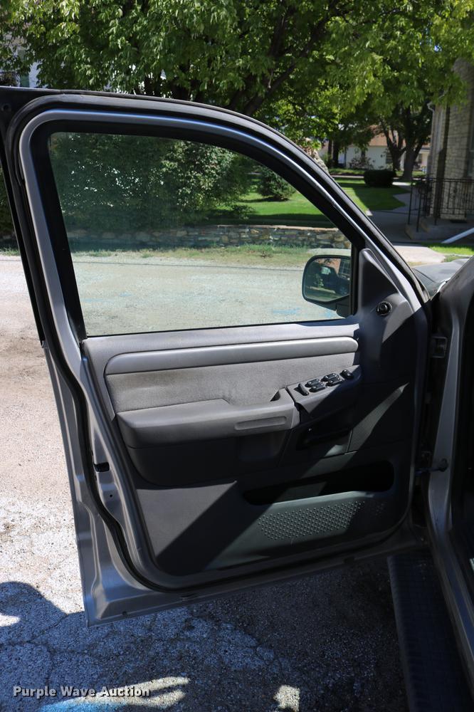 image for item DD0065 2004 Ford Explorer SUV