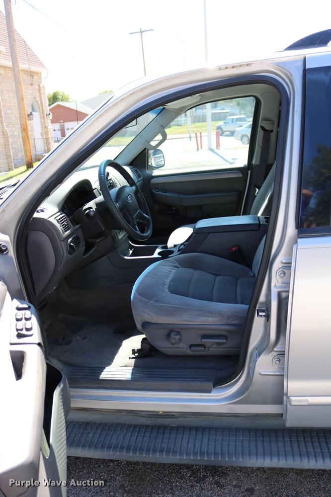 image for item DD0065 2004 Ford Explorer SUV