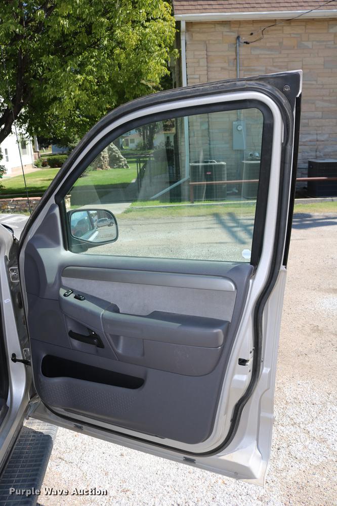 image for item DD0065 2004 Ford Explorer SUV