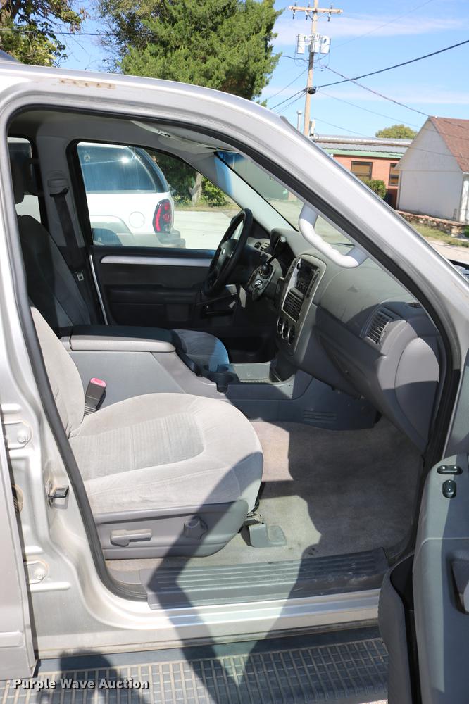 image for item DD0065 2004 Ford Explorer SUV
