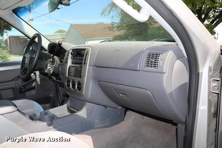 image for item DD0065 2004 Ford Explorer SUV