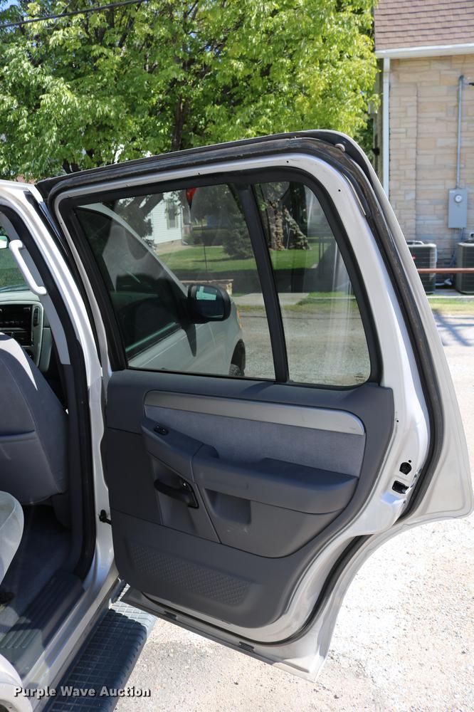 image for item DD0065 2004 Ford Explorer SUV