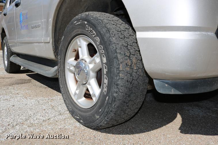 image for item DD0065 2004 Ford Explorer SUV