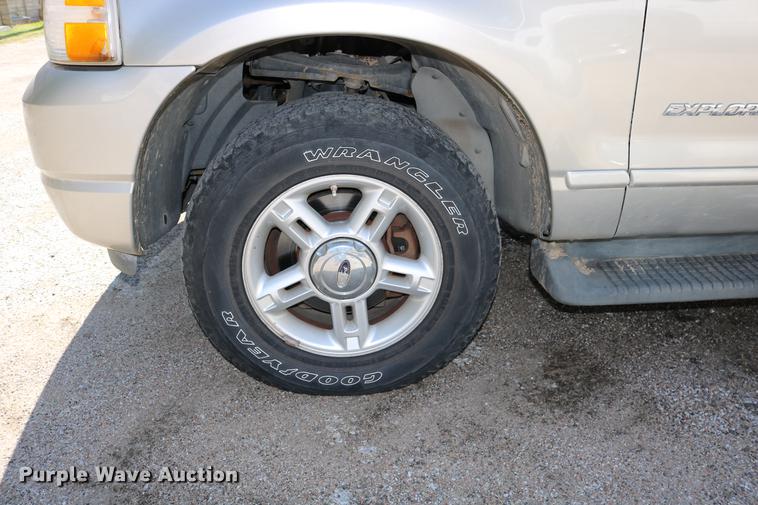 image for item DD0065 2004 Ford Explorer SUV