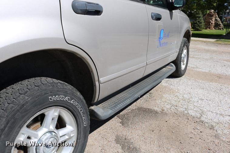 image for item DD0065 2004 Ford Explorer SUV