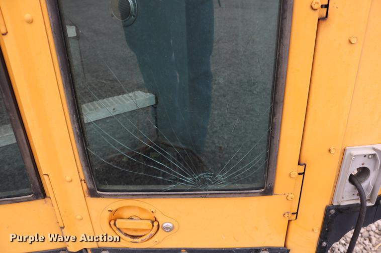 image for item DD0068 1993 Blue Bird TC2000 school bus