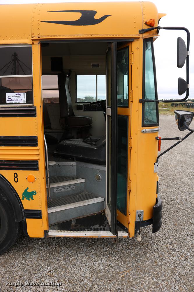 image for item DD0068 1993 Blue Bird TC2000 school bus