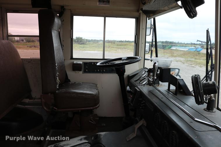 image for item DD0068 1993 Blue Bird TC2000 school bus