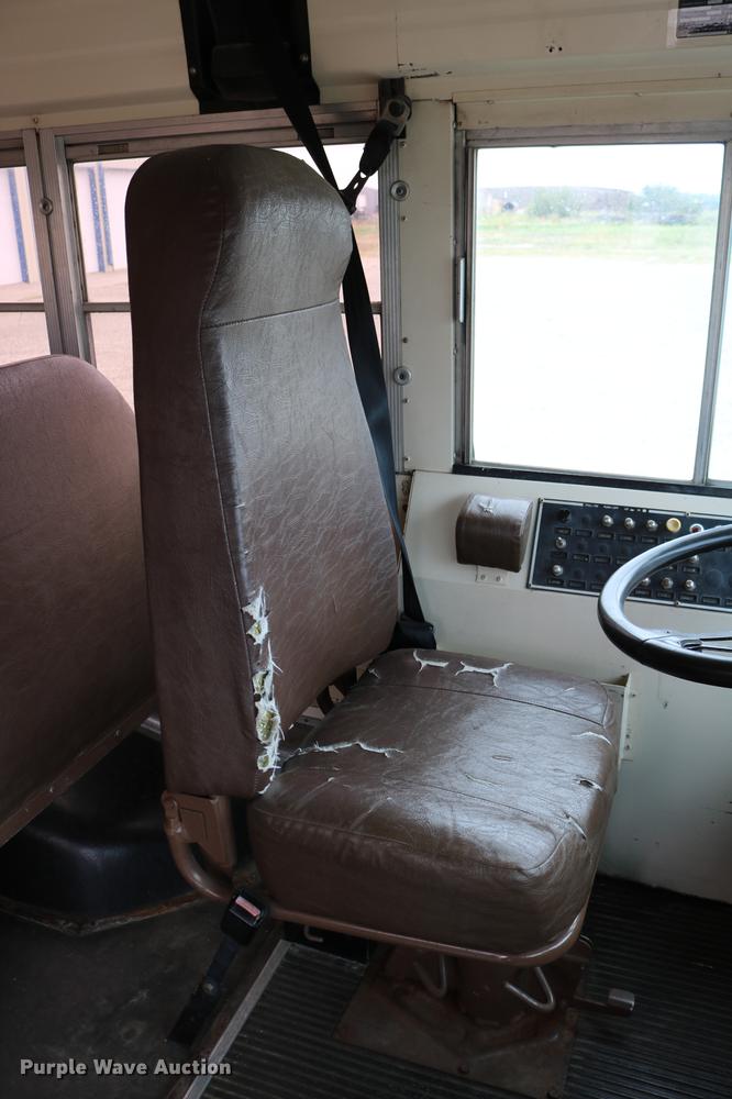 image for item DD0068 1993 Blue Bird TC2000 school bus