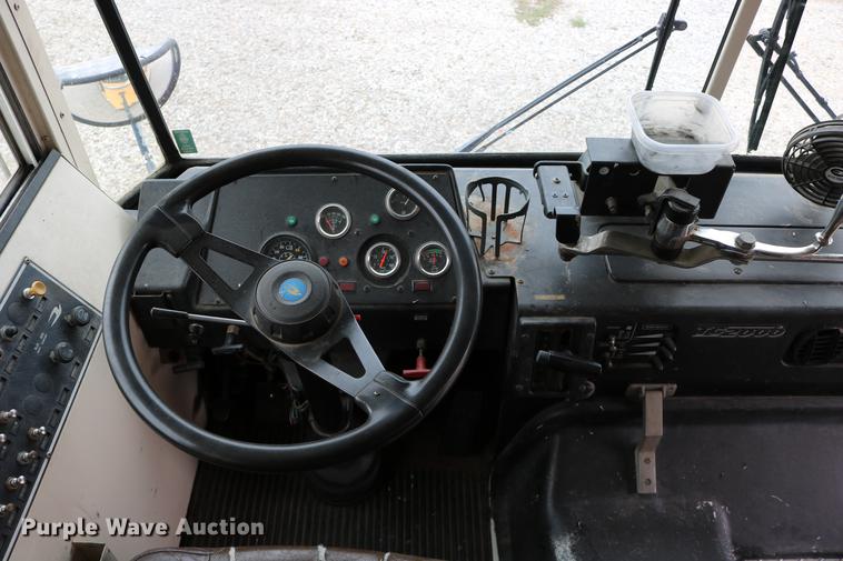 image for item DD0068 1993 Blue Bird TC2000 school bus