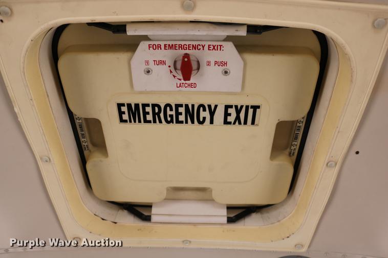 image for item DD0068 1993 Blue Bird TC2000 school bus