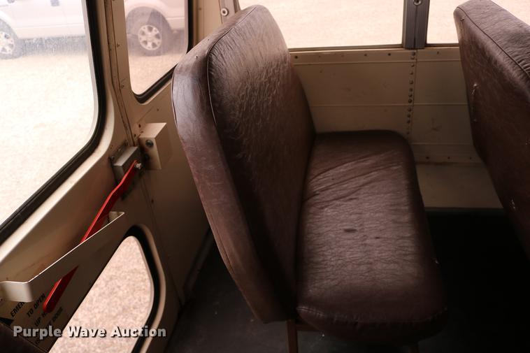 image for item DD0068 1993 Blue Bird TC2000 school bus