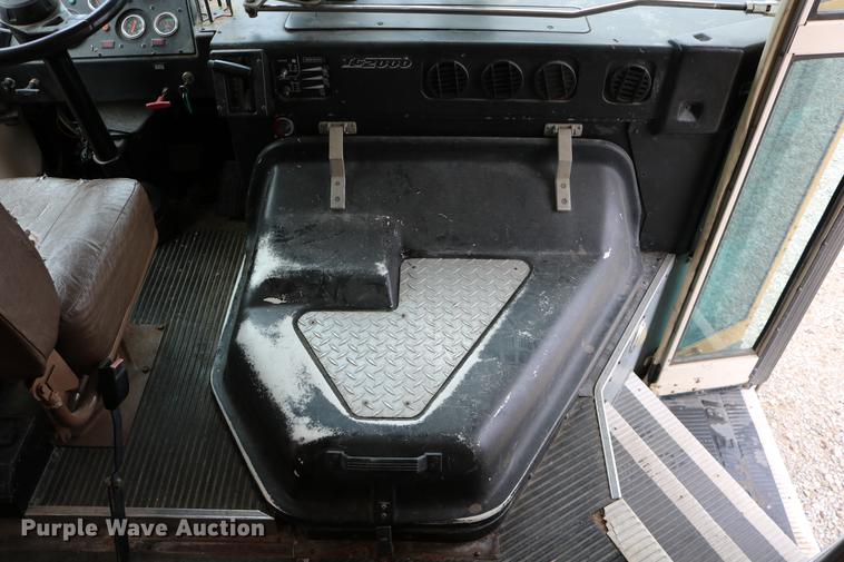 image for item DD0068 1993 Blue Bird TC2000 school bus