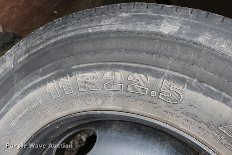 image for item DD0068 1993 Blue Bird TC2000 school bus