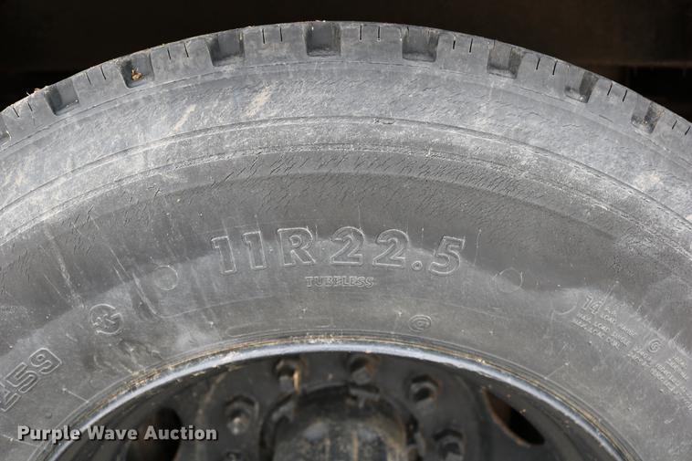 image for item DD0068 1993 Blue Bird TC2000 school bus