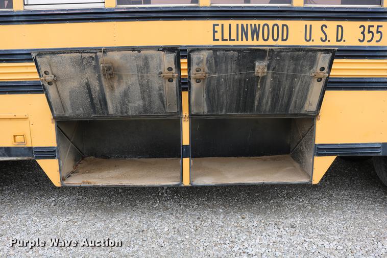 image for item DD0068 1993 Blue Bird TC2000 school bus