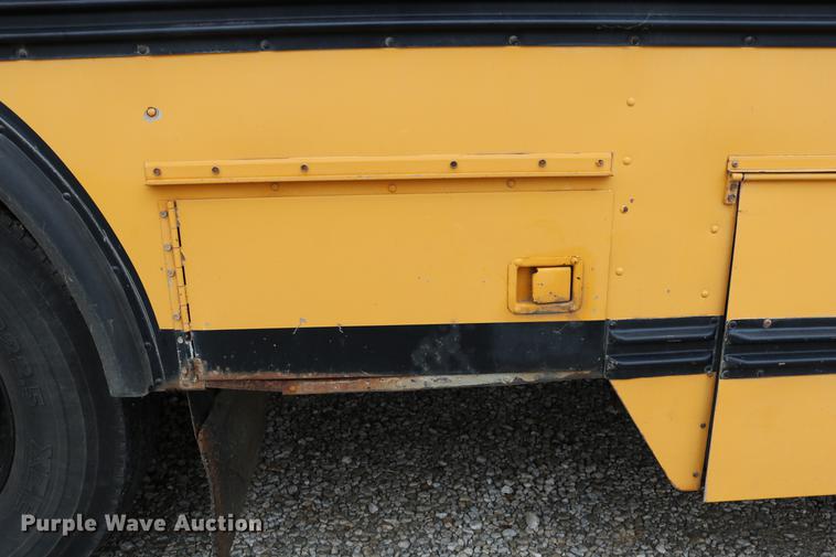 image for item DD0068 1993 Blue Bird TC2000 school bus