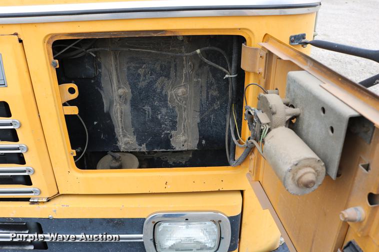 image for item DD0068 1993 Blue Bird TC2000 school bus