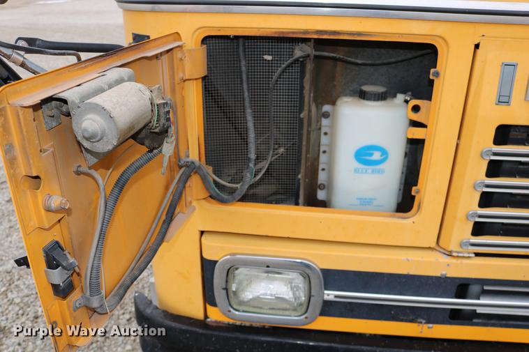 image for item DD0068 1993 Blue Bird TC2000 school bus
