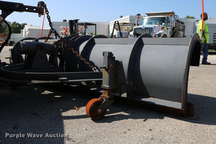 image for item DD0104 2004 Sterling L7500 dump truck