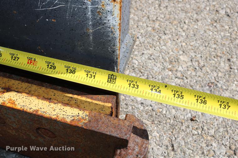 image for item DD0104 2004 Sterling L7500 dump truck