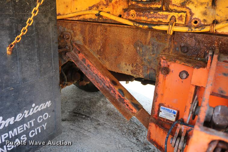 image for item DD0104 2004 Sterling L7500 dump truck