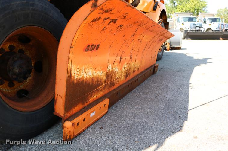 image for item DD0104 2004 Sterling L7500 dump truck