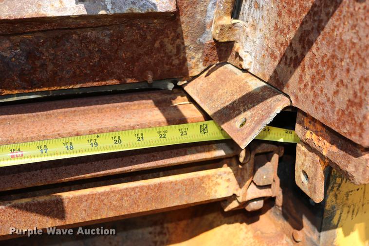 image for item DD0104 2004 Sterling L7500 dump truck